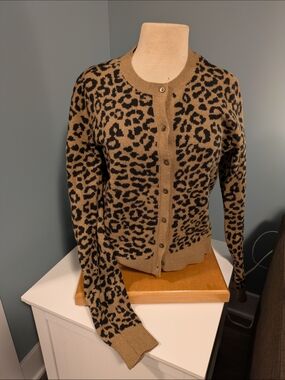 Old Navy Leopard Print Button-Up Cardigan in Camel and Black